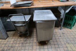 Rustfri opbevaring samt div. Bageplader