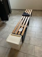 Omklædningsbænk og affaldsspand