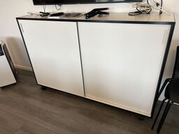 Reol/disk på hjul 179x118x41 cm (UDEN INDHOLD)