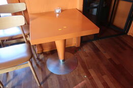Cafébord i massiv eg (malet)