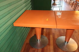 Cafébord i massiv eg (malet)