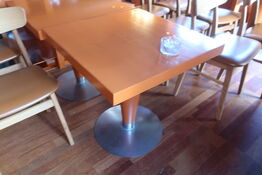 Cafébord i massiv eg (malet)