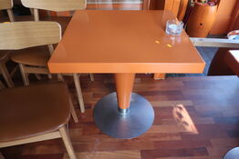 Cafébord i massiv eg (malet)