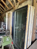 Vinduer, døre, brædder, krydsfinér m.v. (se billeder)