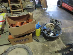 Diverse fittings, fedtsprøjte m.v.