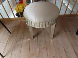 Taburet/Fodskammel Polstret og med spejldetaljer