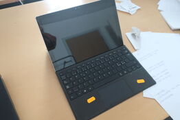 Tablet MICROSOFT med tastatur