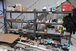 2 fag lagerreoler med div. Værktøj og varelager