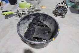 Spand med rygsele med div. Batterier