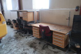 Div. Skriveborde samt kontorstole