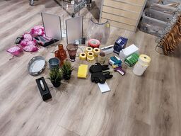 Prispistoler, tekstilpistoler mv. Blandet parti.