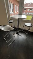 Højt Cafebord + 3 Stole