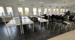 24 Kantineborde + ca 98 Stole 