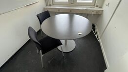 Rundt Bord, 2 Stole