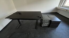 Hæve/sænkebord og 2 Skuffemoduler