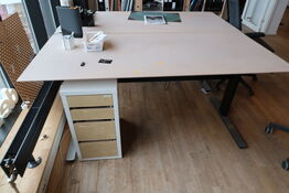 El. hæve/sænke skrivebord samt skuffemodul uden indhold