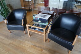 2 stk. lænestole samt sofabord uden indhold