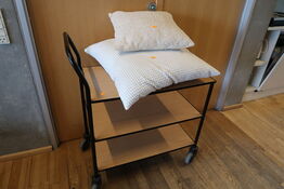 Opbevaringsvogn med indhold