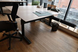 El. hæve/sænke skrivebord uden indhold
