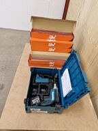 Næsten ny akku MAKITA skruemaskine + en del skruer