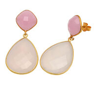 Håndfremstillet ørestikker i guldbelagt sterling sølv, fattet med dråbeslebne hvide og pink chalcedony