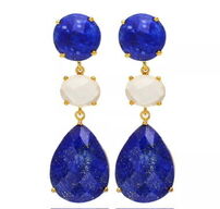 Håndfremstillet ørestikker i guldbelagt sterling sølv, fattet med lapis lazuli samt hvide chalcedony