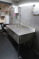 Rustfri stålbord med vask & pistol 