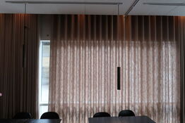 2 stk. Gardiner med skinne 