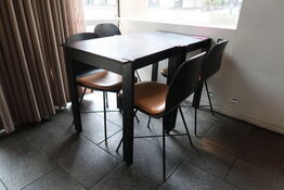 2 stk. Henning Larsen design borde med 4 stole