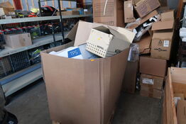 Palle med condibøtter og låg