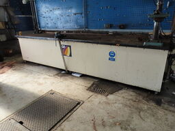 1200 L spilolietank med bordplade og skruestik