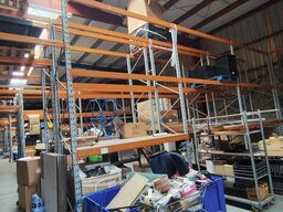 Lagerreol uden indhold