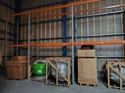 Lagerreol uden indhold