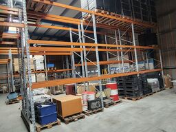 Lagerreol uden indhold