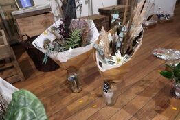 2 stk. buketter i vaser