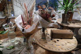 2 stk. buketter i vaser