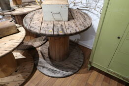 Kabeltromle uden indhold