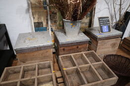 3 stk. butiksinventar