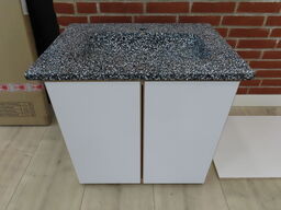 Badeværelses arrangement - 2 stk. låger og KUMA vask