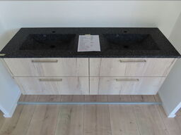 Badeværelses arrangement - 4 stk. skuffer med fuldt udtræk og soft close og KUMA vask