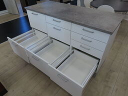 Fritstående Ø med 9 skuffer med fuldt udtræk og soft close