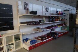 Butiksreol uden indhold