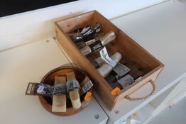 2 stk. kasser med tyggeben 