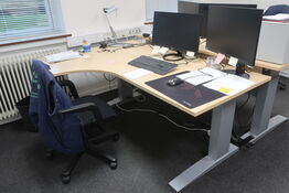 El. hæve/sænke skrivebord, kontorstol, monitore m.v. 
