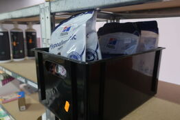 Kasse med diverse godbidder