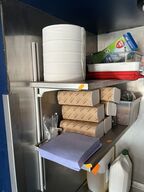 4 hylder i rustfri stål inkl. indhold