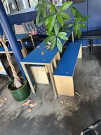 4 borde m. bænke og 2 taburetter til café etc.