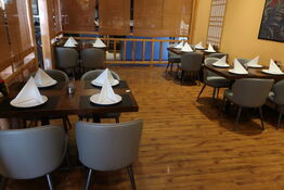 4 borde og 16 nye stole