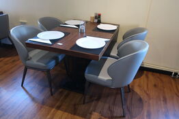 4 borde og 16 nye stole