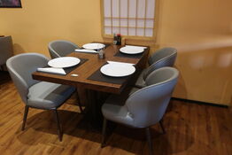 3 borde og 12 nye stole